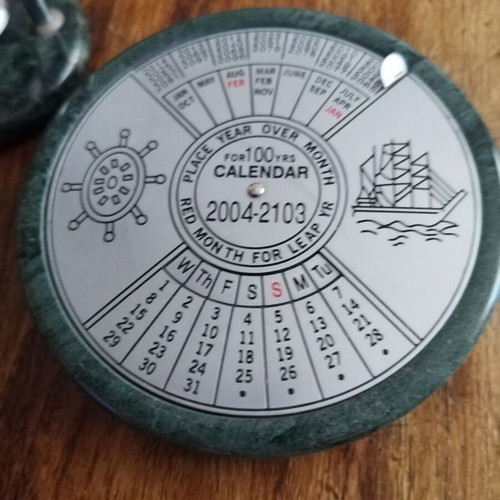 Hourglass and calendar until 2103 like new