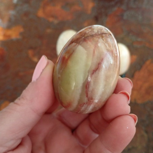 Onyx eggs set of 4 with 2 bases, like new