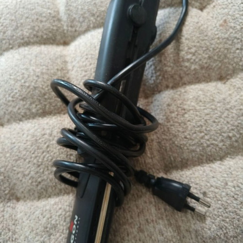 Elgon Professional hair straightener used