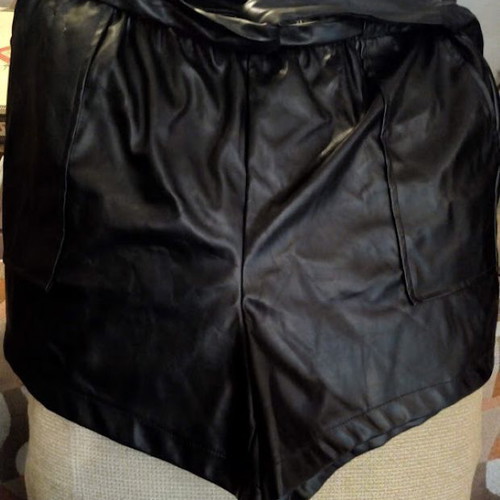 Shein Curve Black Faux Leather Shorts size 1XL like new