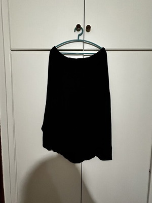 Genesis black midi/maxi skirt like new, size Large - XL
