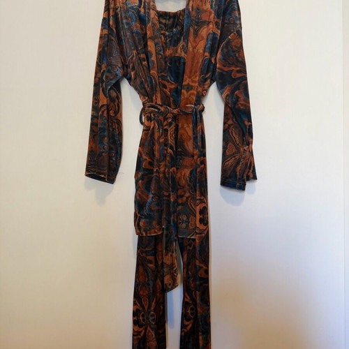 Velvet set like new with one size kimono and small pants