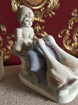 Porcelain Figurine Germain Handgemalt Mother Goose and Girl with Umbrella like new