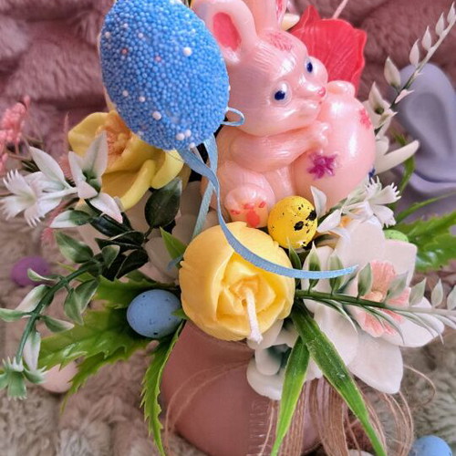 Easter arrangement new, soy wax with artificial flowers and eggs