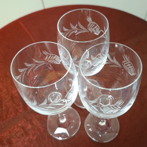 Crystal glasses like new, set of 3, engraved with designs