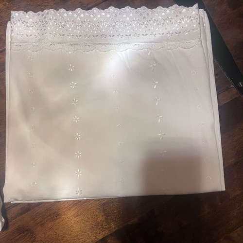 Double bed sheet set with 2 pillowcases like new, white with embroidery