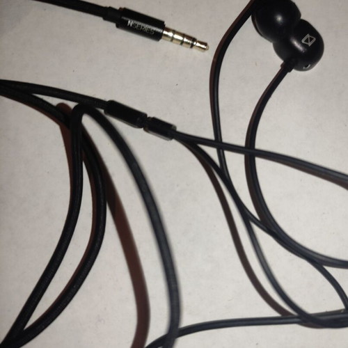 AKG N20 in-ear headphones used with microphone and case