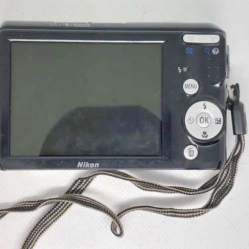 Nikon Coolpix L20 digital camera like new with case and 4GB memory card