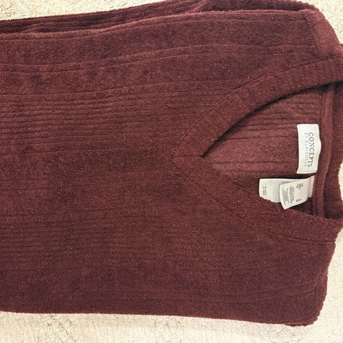 Men's burgundy shirt size L like new, soft warm fabric
