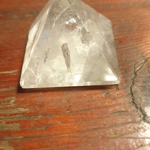 Natural crystal quartz pyramid like new, 4 cm, 44 grams