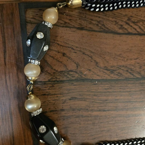 Vintage women's necklace like new, black