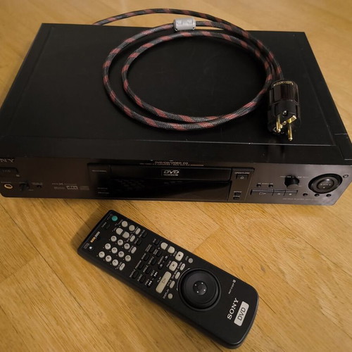 Sony DVP-S725D DVD/CD Player like new, audiophile grade