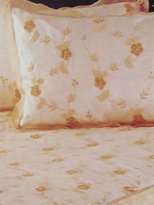 Κουβερλί μεταξωτό με οργαντζά και δύο μαξιλαροθήκες Oxford κεντημένες