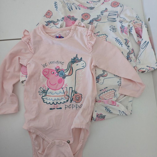 Peppa Ping bodysuits 9-12m like new