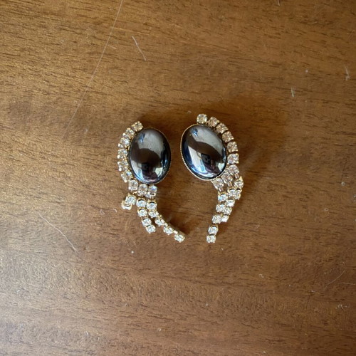 Vintage earrings like new, black and gold tone