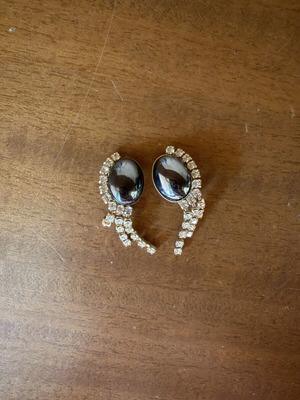 Vintage earrings like new, black and gold tone