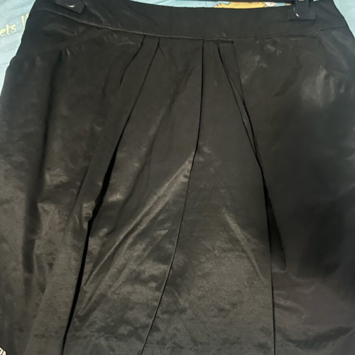Satin black skirt short size L like new with pockets