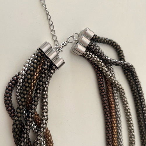 Metal necklace like new, gray and brown