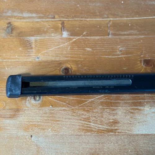 Thule car roof rack used with lock