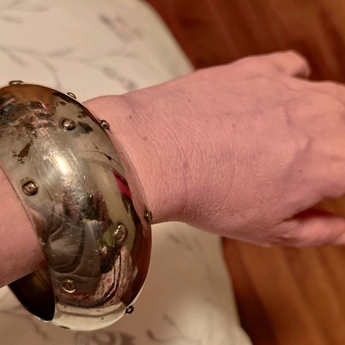 Silver bracelet like new with discreet studs