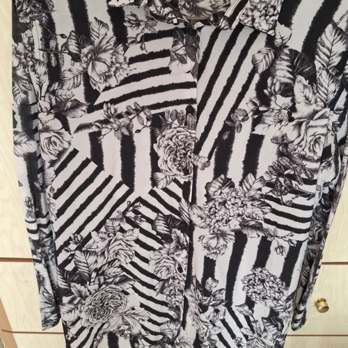 H&M shirt like new, black and white, size S