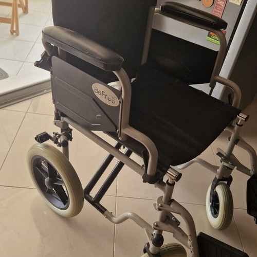 BeFree wheelchair like new, foldable and easy to transport