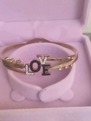Stainless steel bracelet new with love design
