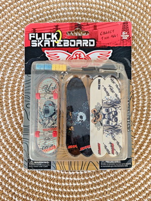 Flick Skateboard SE Racing finger skateboard set new, sealed