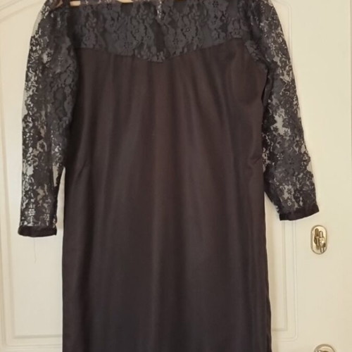 Women's black dress with lace like new