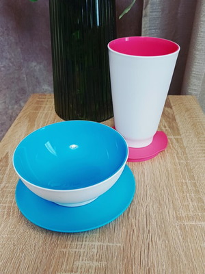 Tupperware set of 2, bowl 275ml and cup with lid, new