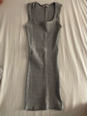 Fitted dress gray like new, elastic small