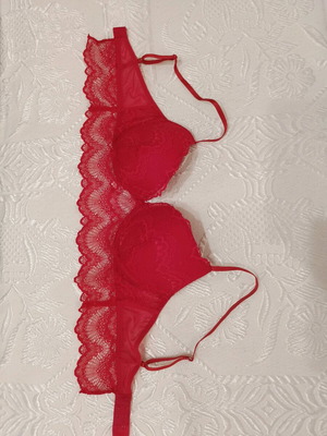 H&M red lace bra 80B push up like new