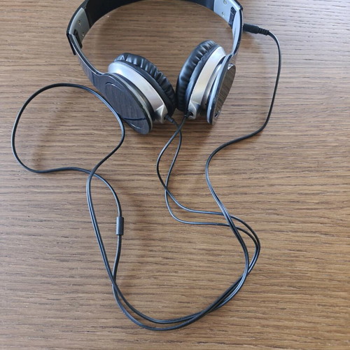 Black wired headphones new
