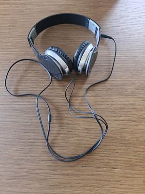 Black wired headphones new