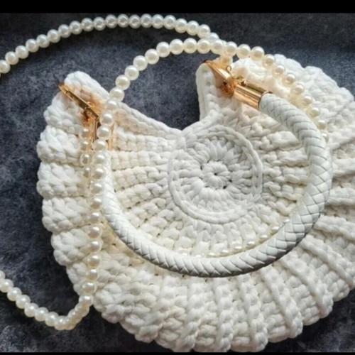 Handmade knitted bag shell shape with pearl strap, new, white and gold
