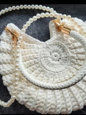 Handmade knitted bag shell shape with pearl strap, new, white and gold
