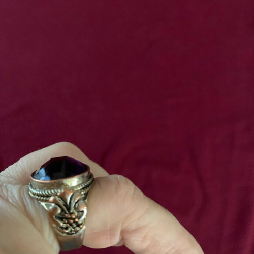 Vintage rings with green and burgundy stones like new