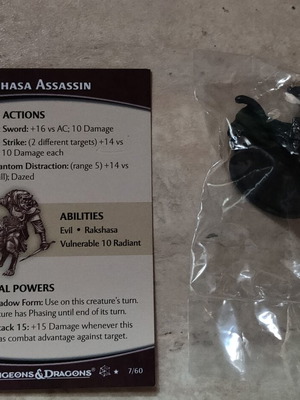 Dungeons & Dragons Demonweb Rakshasa Assassin figure with card