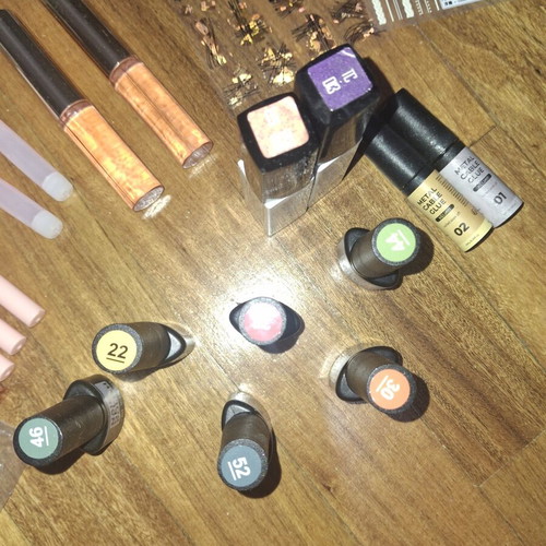 Professional nail kit like new with polymerization varnishes