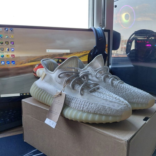 Adidas Yeezy Boost 350 V2 shoes new, size 44, white casual