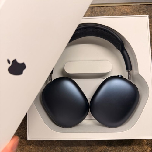 Apple AirPods Max new
