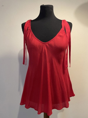 Celestino top M/L like new, red, 100% viscose