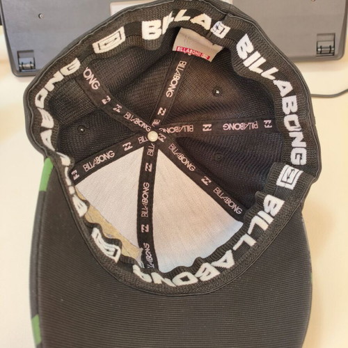 Billabong men's hat one size like new, black and green