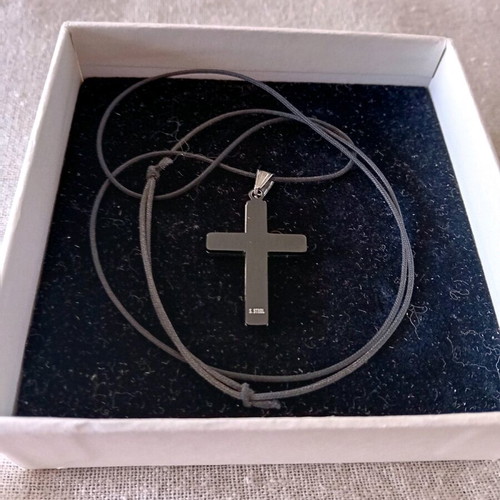 Double-sided cross with black adjustable cord like new, stainless steel