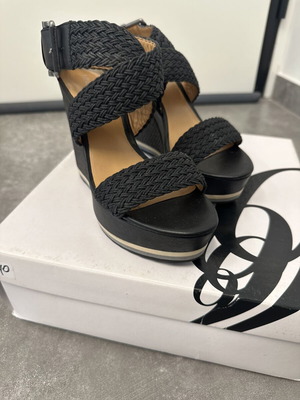 Nine West platform sandals size 37 like new black