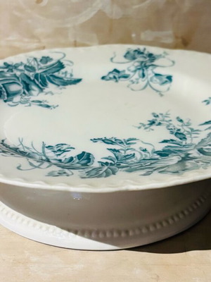 Plate with stand for cakes or fruits like new, antique from England