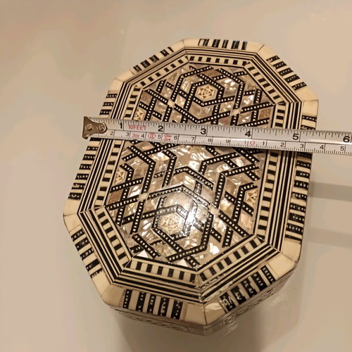Handmade wooden oriental box like new with mother of pearl 18.5x13.5 cm