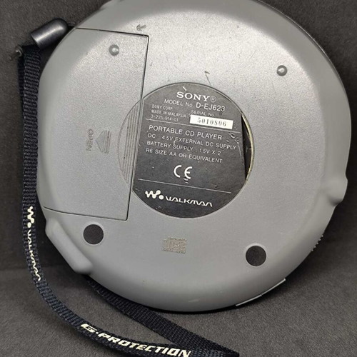 Sony Walkman D-EJ621 Portable CD Player like new with original strap