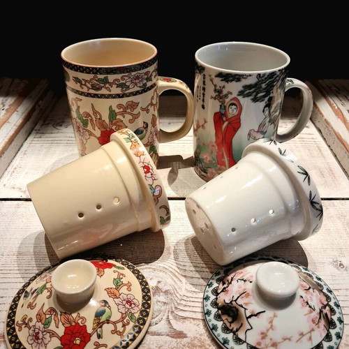 Vintage Chinese porcelain set new with collectible cups and filter