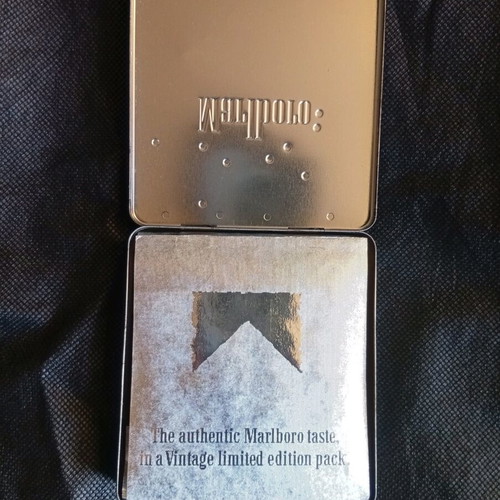Marlboro case like new
